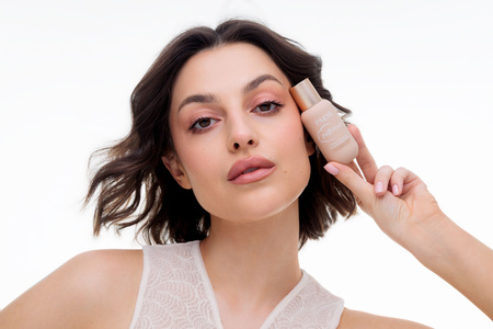 PUFF CLOUD Foundation with blur effect